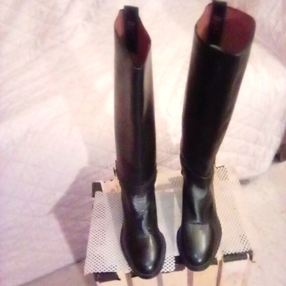 Black stylish boots W/Gold Buckle